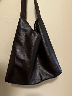 Classic Black Leather Hobo Shoulder Bag - Sleek Everyday Tote